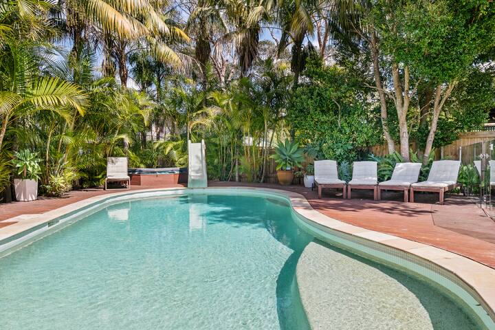 PALM CASA *Pool*AC*Beach Retreat*Huge*Garden gallery image 3