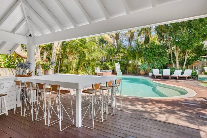 PALM CASA *Pool*AC*Beach Retreat*Huge*Garden gallery image 4