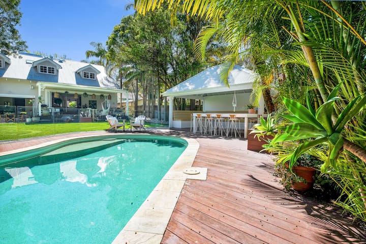 PALM CASA *Pool*AC*Beach Retreat*Huge*Garden