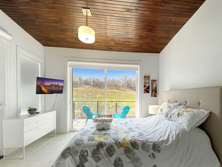 *Muskoka Bay Resort* 4 season Modern 2 Bdrm Loft Houses for Rent in