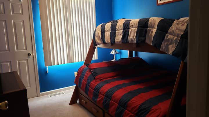 Ორადგილიანი საწოლი და ორსართულიანი საწოლი