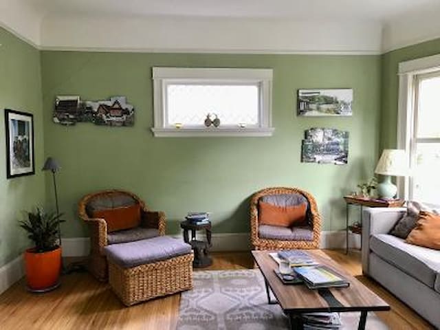 Charming Rockridge house for sublet gallery image 5