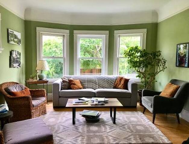 Charming Rockridge house for sublet gallery image 4