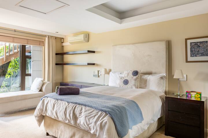 Spacious family haven in the heart of Camps Bay! gallery image 5