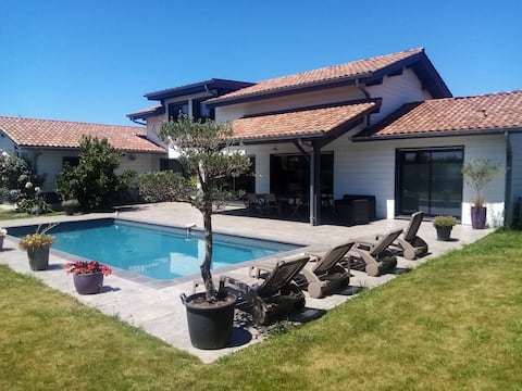 Contemporary house, wood frame, 6 people max.