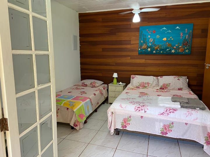 Dormitorio 1- 1 cama matrimonial + 1 cama individual.