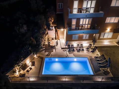 Private Pool, Magnificent View, 3 A/C bedrooms