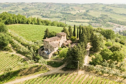 Top Airbnb: Country house with shared pool in the Chianti area a San Casciano In Val Di Pesa