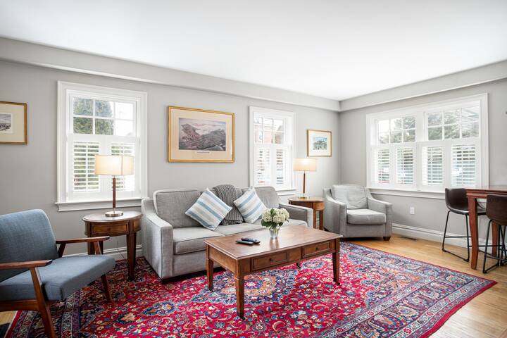 Beautiful 2 Bedroom Downtown Newport, RI