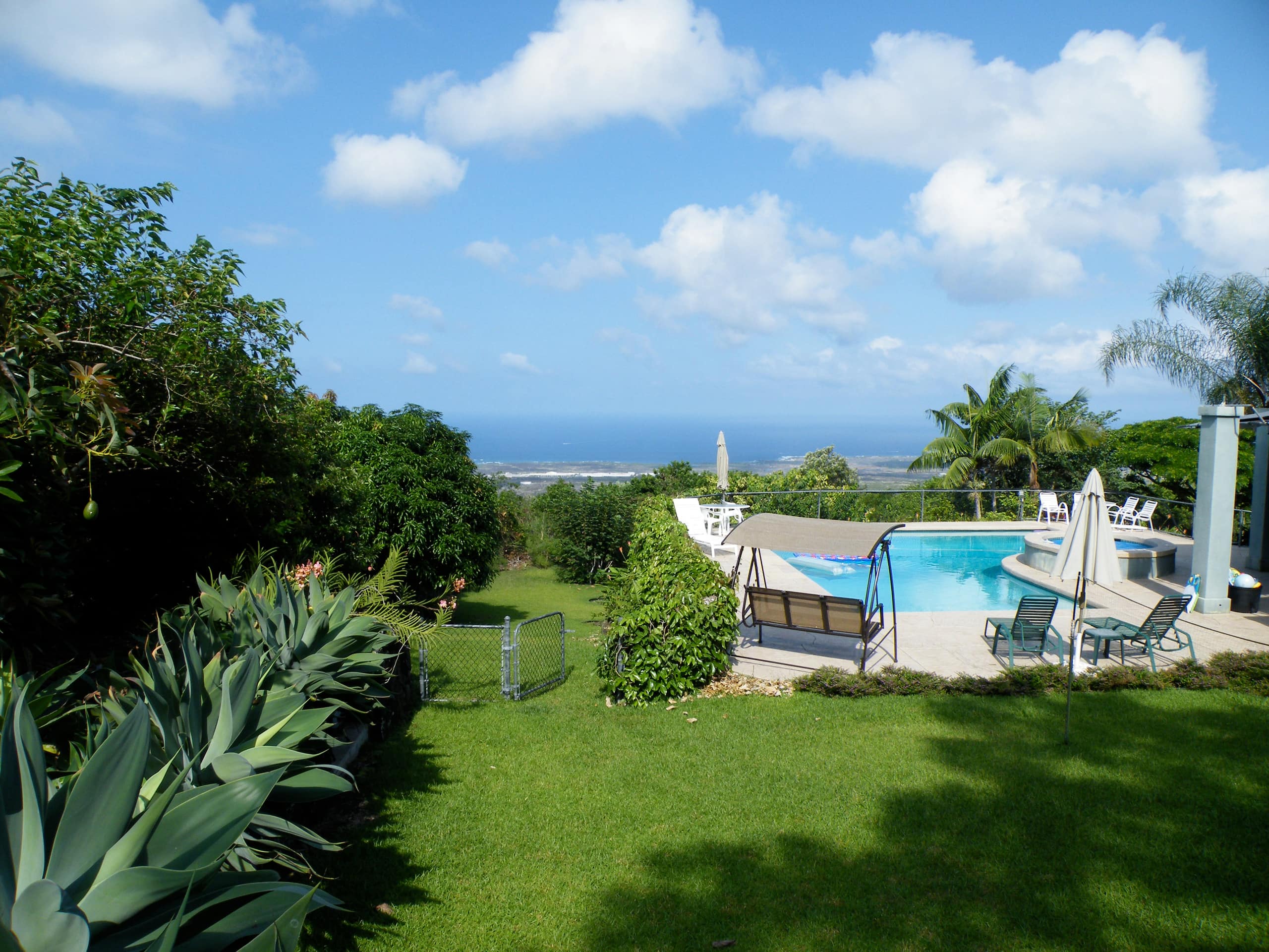 Home in Kailua-Kona · ★4.96 · 2 bedrooms · 3 beds · 1.5 baths - Image 2