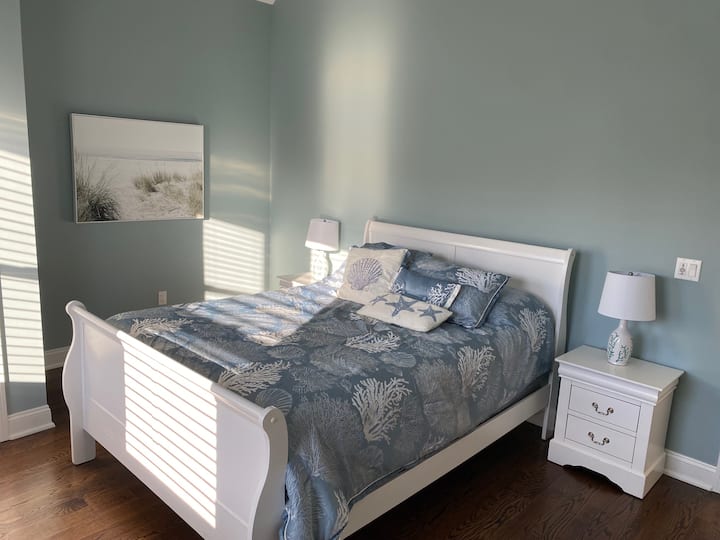 卧室3 ，标准双人床，上层，高天花板，带风扇