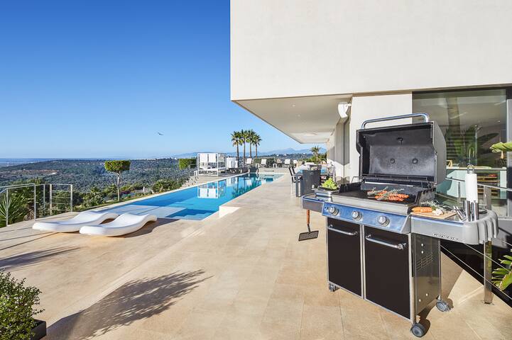 Luxury and Modern house with incredible view gallery image 4