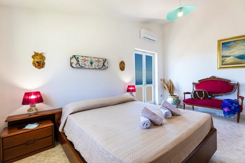 Top performing Airbnb: Panoramic Apartment in Capo Vaticano (Tropea) 1 in Vibo Valentia