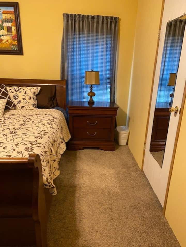 غرفة النوم الرئيسية 