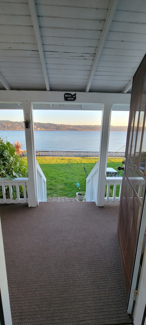 Gram's Waterfront Cottage (in Manette)