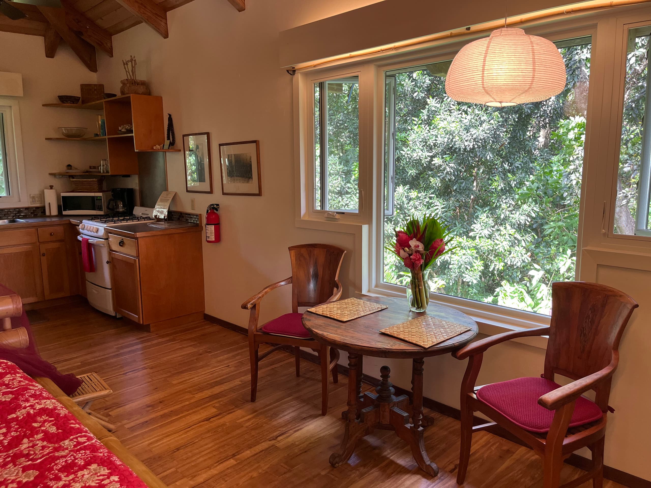 Romantic Hamoa Bay Bungalow - Photo 14