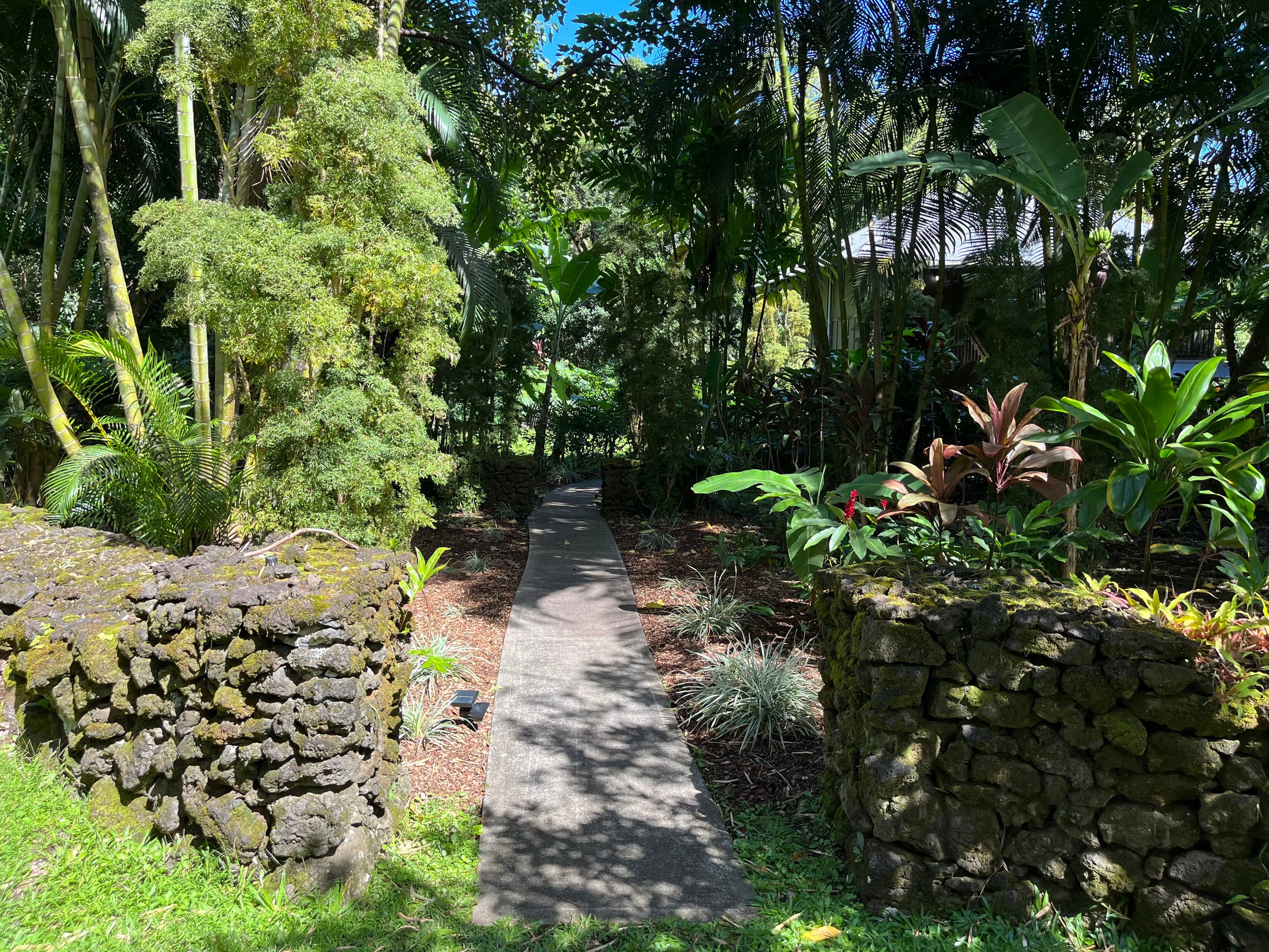 Romantic Hamoa Bay Bungalow - Photo 33