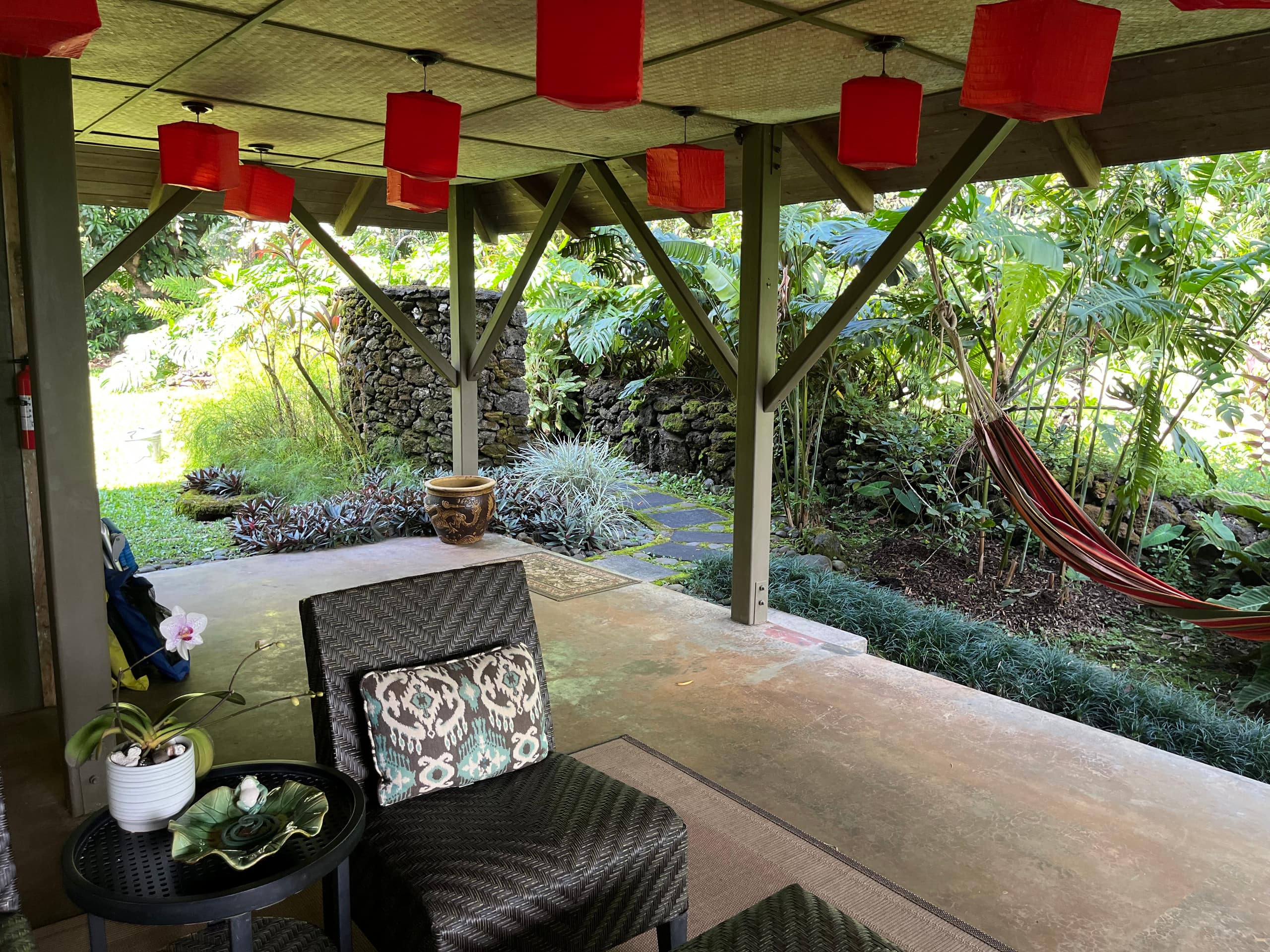 Romantic Hamoa Bay Bungalow - Photo 26