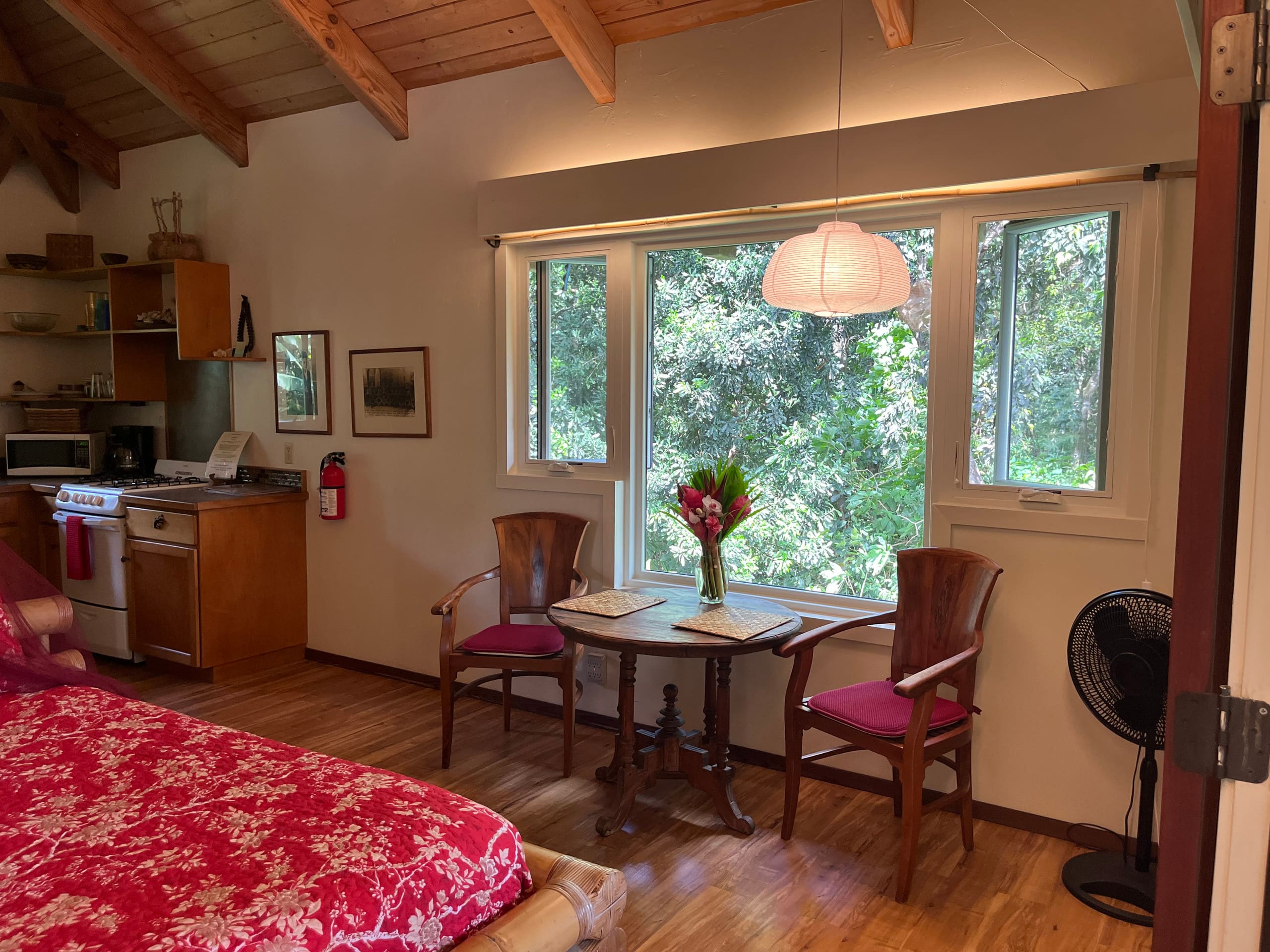 Romantic Hamoa Bay Bungalow - Photo 11