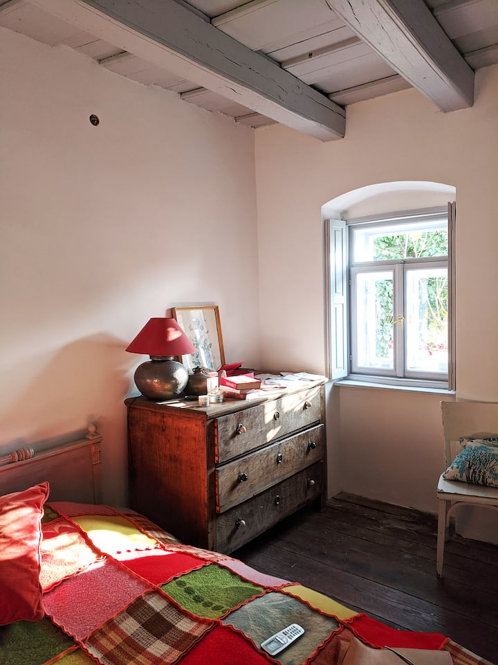 בחדר שינה 1 יש תקרה בהירה יותר ב -2021