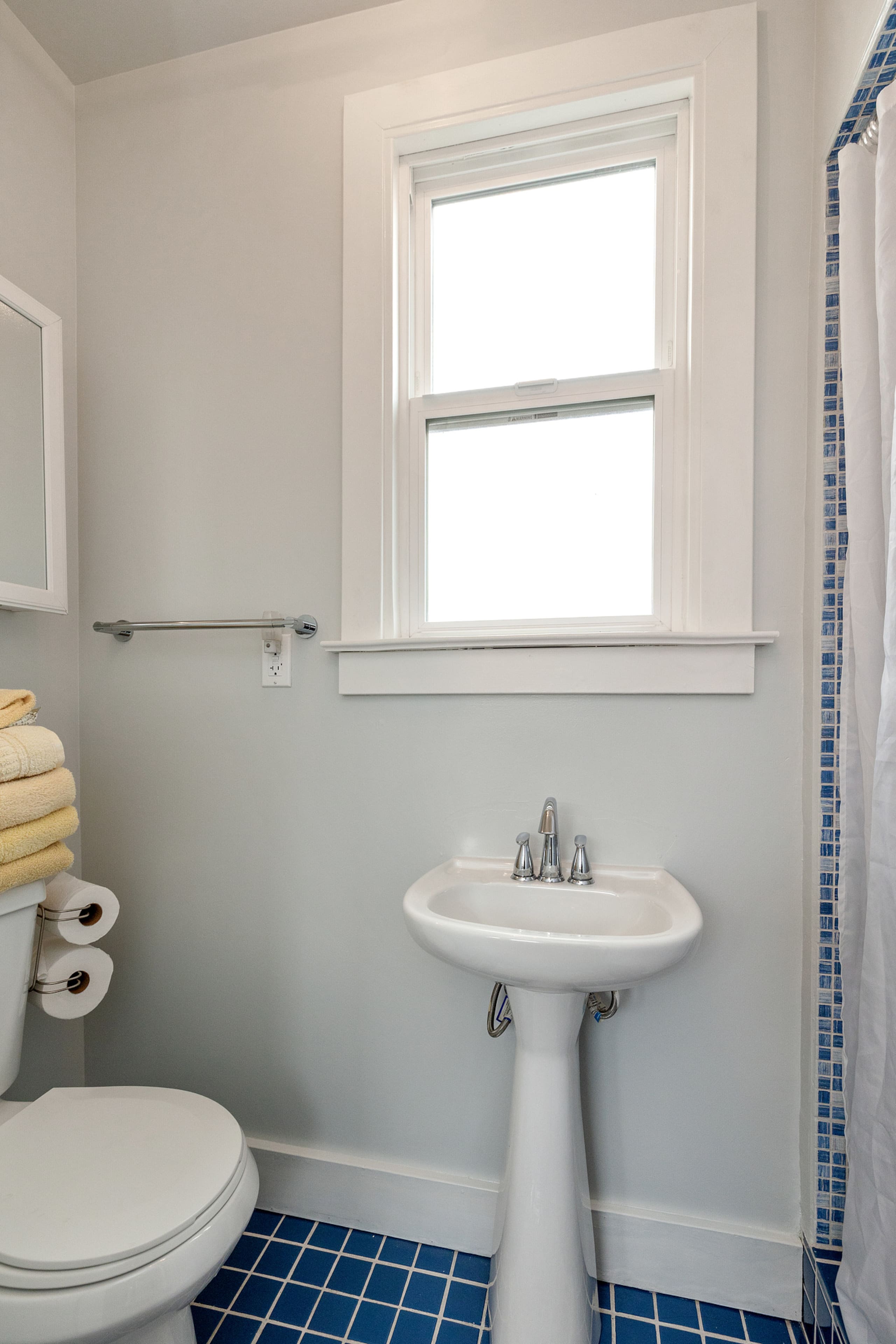Home in San Francisco · ★4.9 · 3 bedrooms · 3 beds · 3 private baths - Image 43