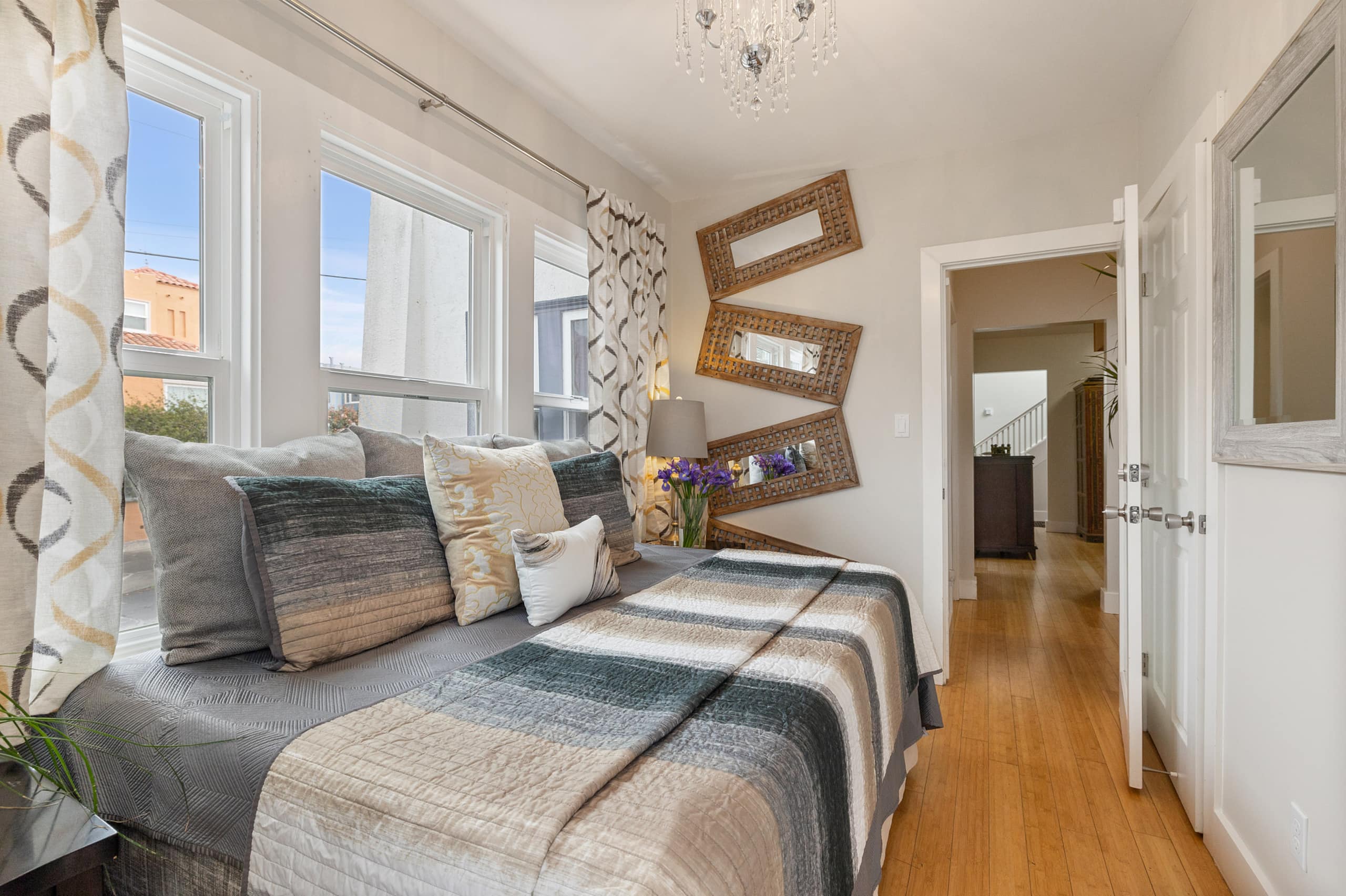 Home in San Francisco · ★4.9 · 3 bedrooms · 3 beds · 3 private baths - Image 32