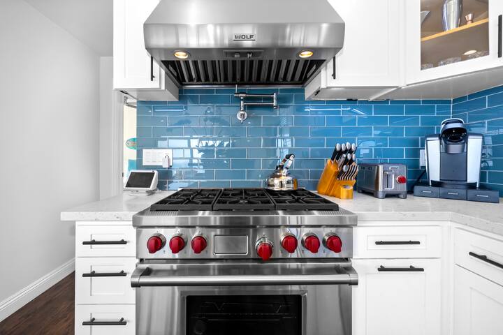 Ultra Premium High Tech Oceanfront Home gallery image 5