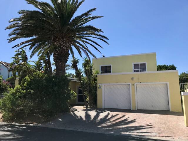 Sunset Beach Cottage ~ The Yellow House gallery image 2