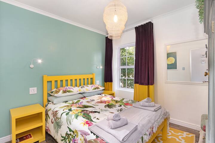 Sunset Beach Cottage ~ The Yellow House gallery image 5