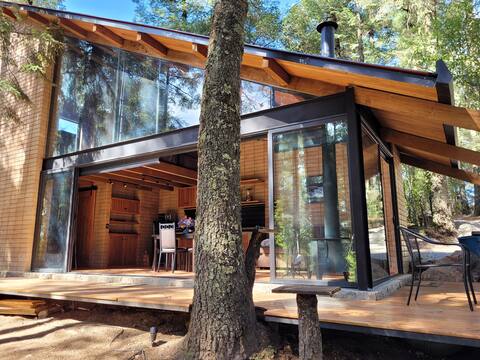 Fabulous boutique cabin with an amazing viewpoint.