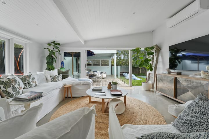 Walk To Back Front Beach, Village, Heated Pool - Portsea