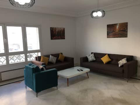 Av Hedi Nouira S+3 Confortable Apartment & Parking