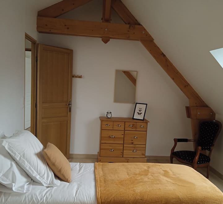 Lots of authenticity and charm in this room thanks to its exposed framing, solid wood furniture, and black and golden decor points. 
An apothecary dresser will allow you to settle in "like home".
