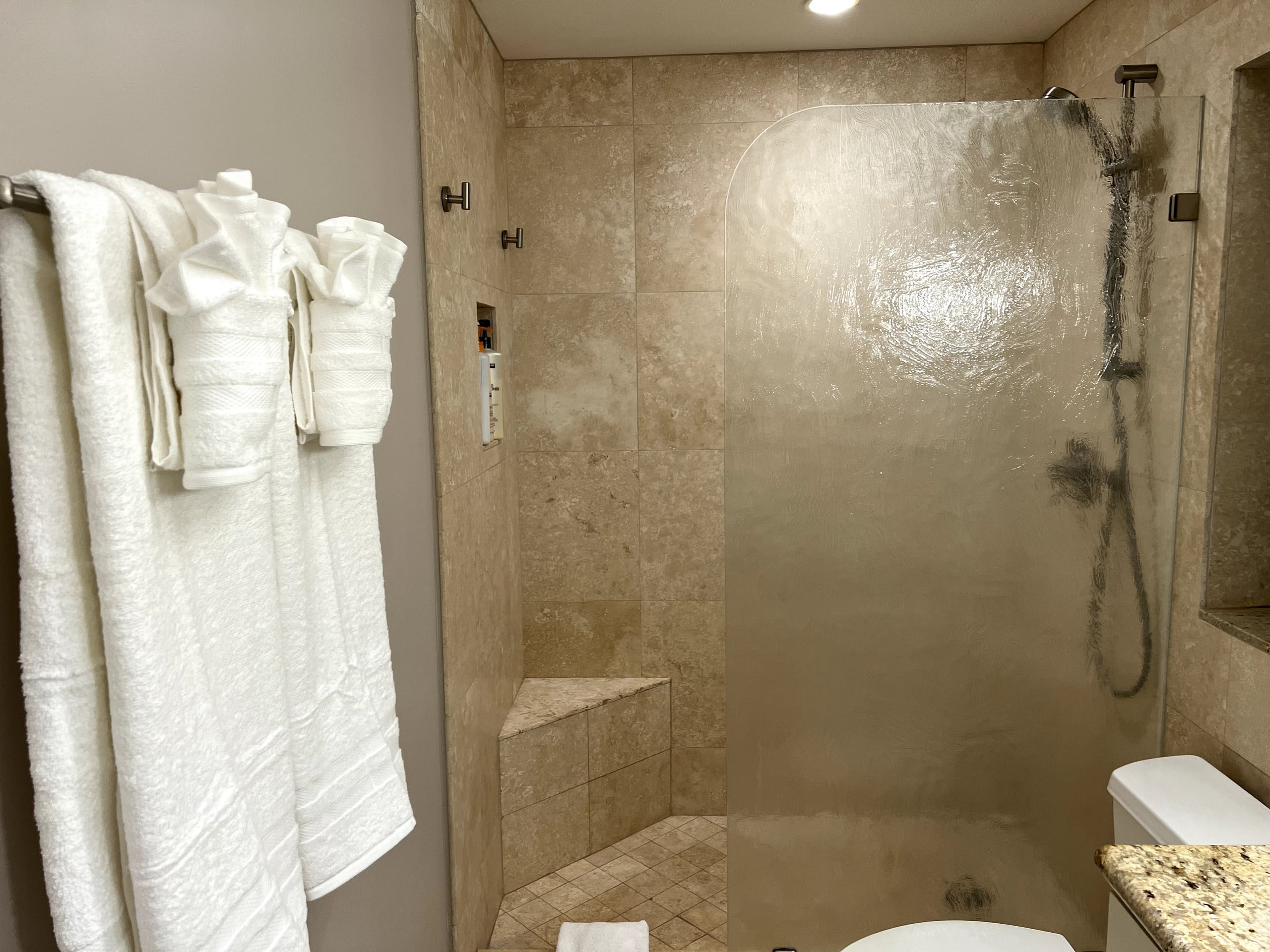 Condo in Kihei · ★4.94 · 2 bedrooms · 3 beds · 2 baths - Image 9