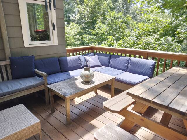 Large, sunny hilltop home, nature lovers’ paradise gallery image 2