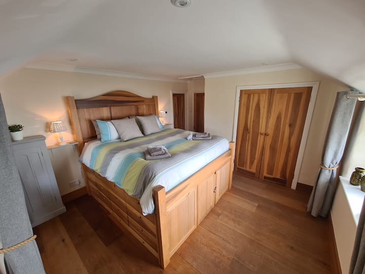 Master bedroom with elevated bed to maximise the view