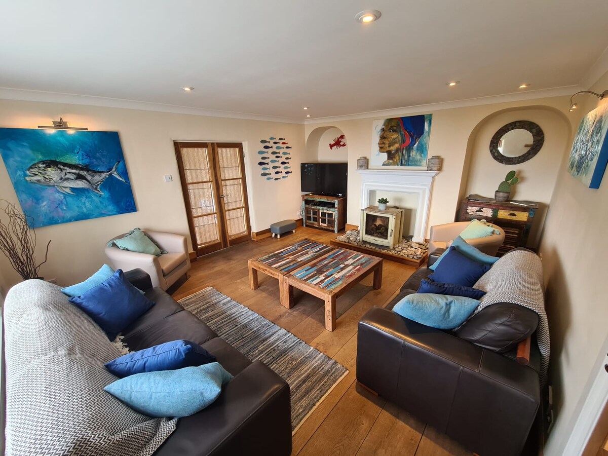 Top performing Airbnb: Perfect view and a hot tub too! in Polperro