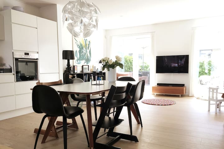 Beachfront townhouse close to the city