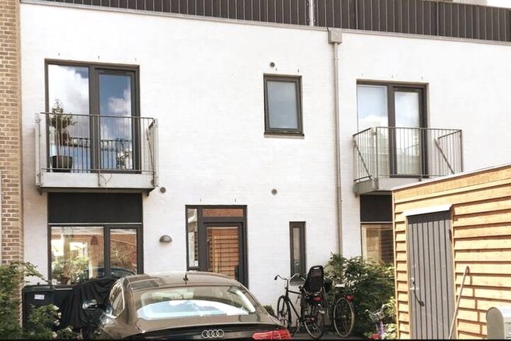 Beachfront townhouse close to the city gallery image 4