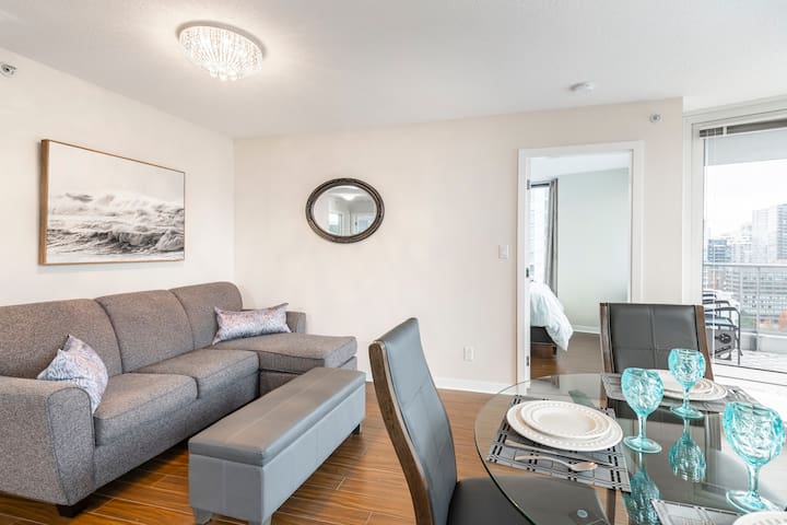 Gorgeous Views! Parking high floor. Licensed AC gallery image 4