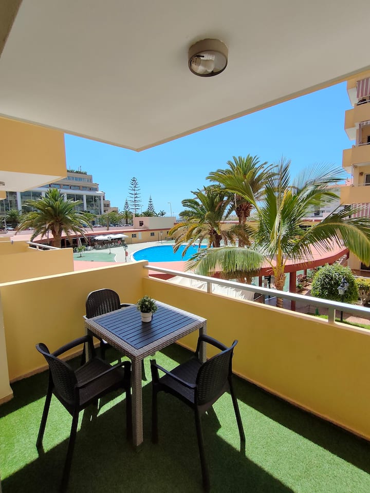 Nice flat close the sea with pool,Netflix, WiFi