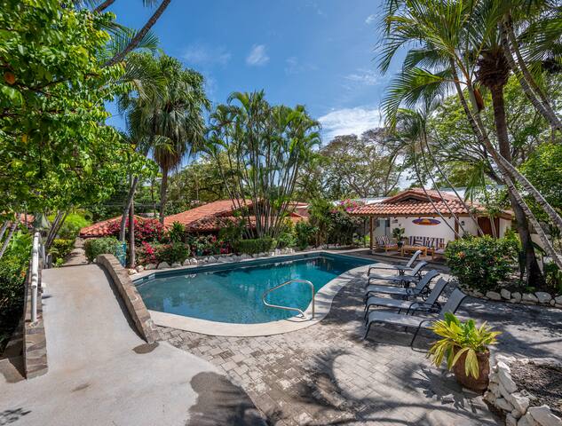 Luxurious Oceanside Villa - across from beach