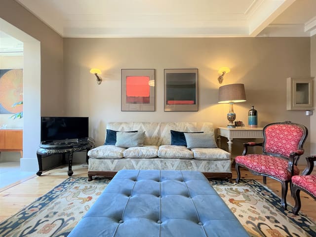 Elegant Art Deco Apartment by Grandmother Victoria gallery image 3