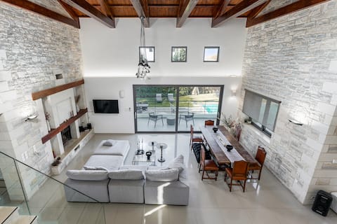 Successful Airbnb property: FREE Breakfast, w/Outdoor & Indoor Pool, 20 guests in Περιφέρεια Κρήτης