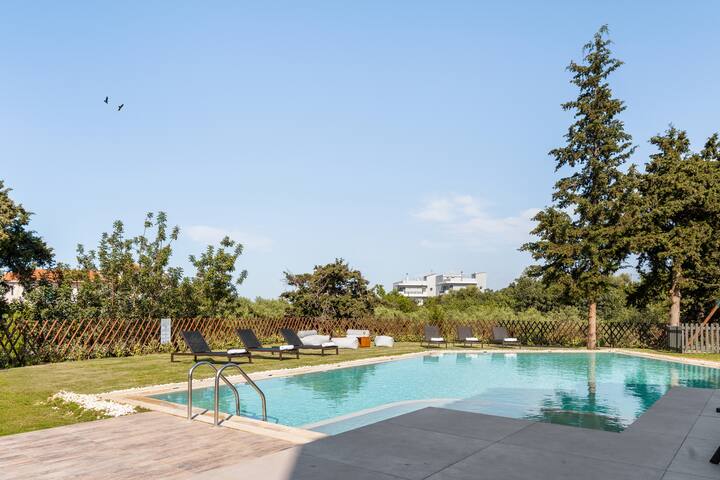 FREE Breakfast, w/Outdoor & Indoor Pool, 20 guests gallery image 3