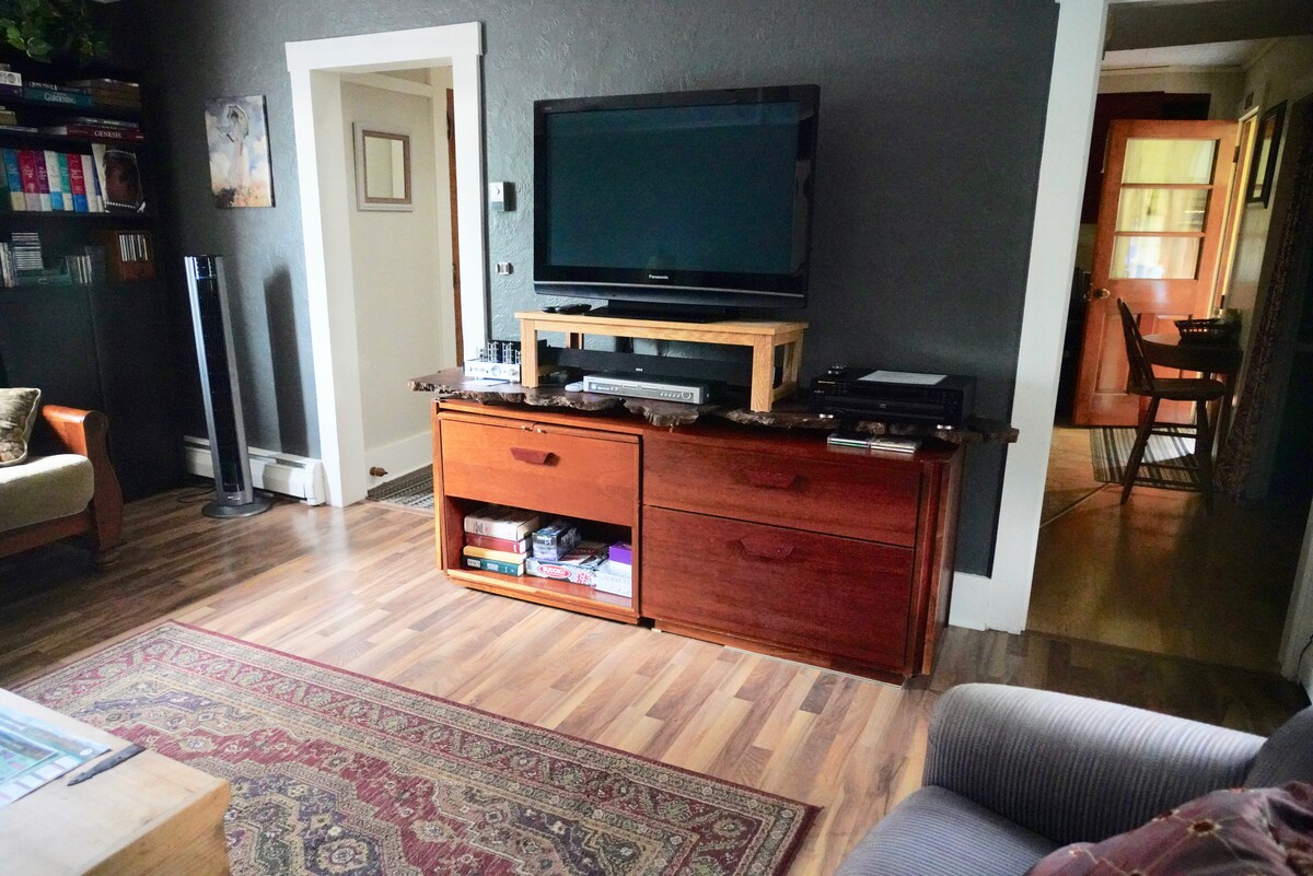living room area entertainment center at Cozy House in Ridgway