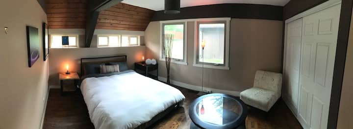 Segundo dormitorio con cama tamaño queen de espuma viscoelástica y armario