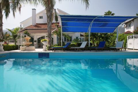 4+1 Bedroom Villa with Pool, Heart of Kyrenia