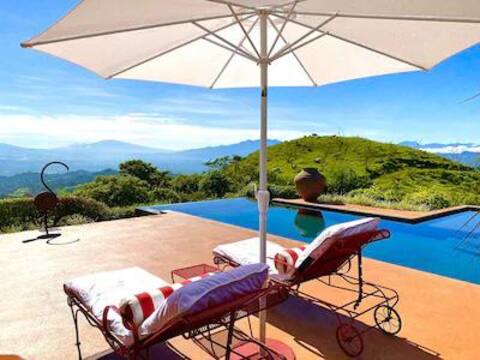 Magic Mountain Villa - Breathtaking Views w/Pool