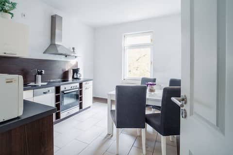 Top Airbnb: beautiful apartment#3, free wifi in Neustadt Neuschönefeld